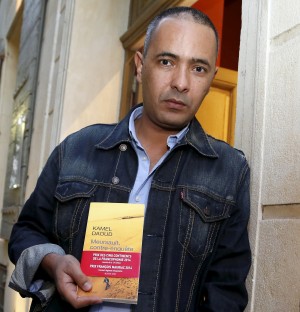 L' écrivain journaliste Kamel Daoud est de passage a Arles son livre " Meursault contre enquete" aux éditions Actes sud il est finaliste pour le Goncourt